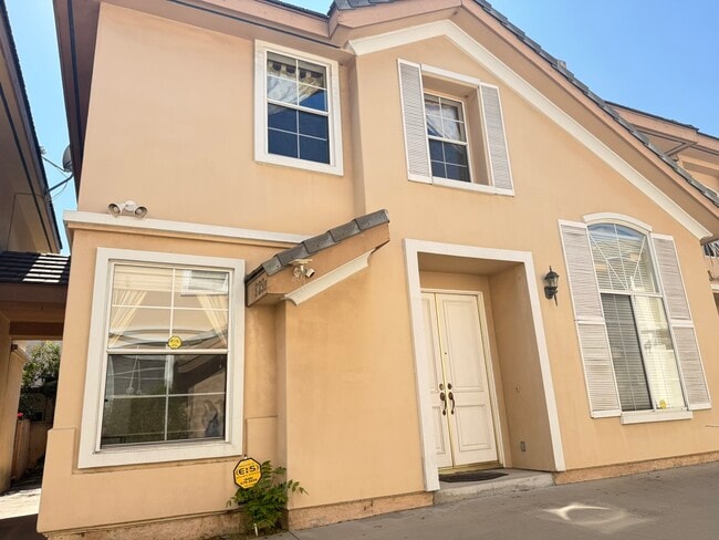 property at 929 W Duarte Rd