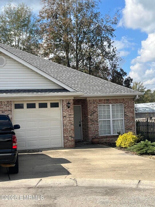 391 Makenzie Ln in Meridian, MS - Building Photo