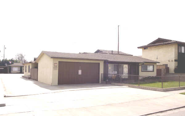 8524 Rose St in Bellflower, CA - Building Photo