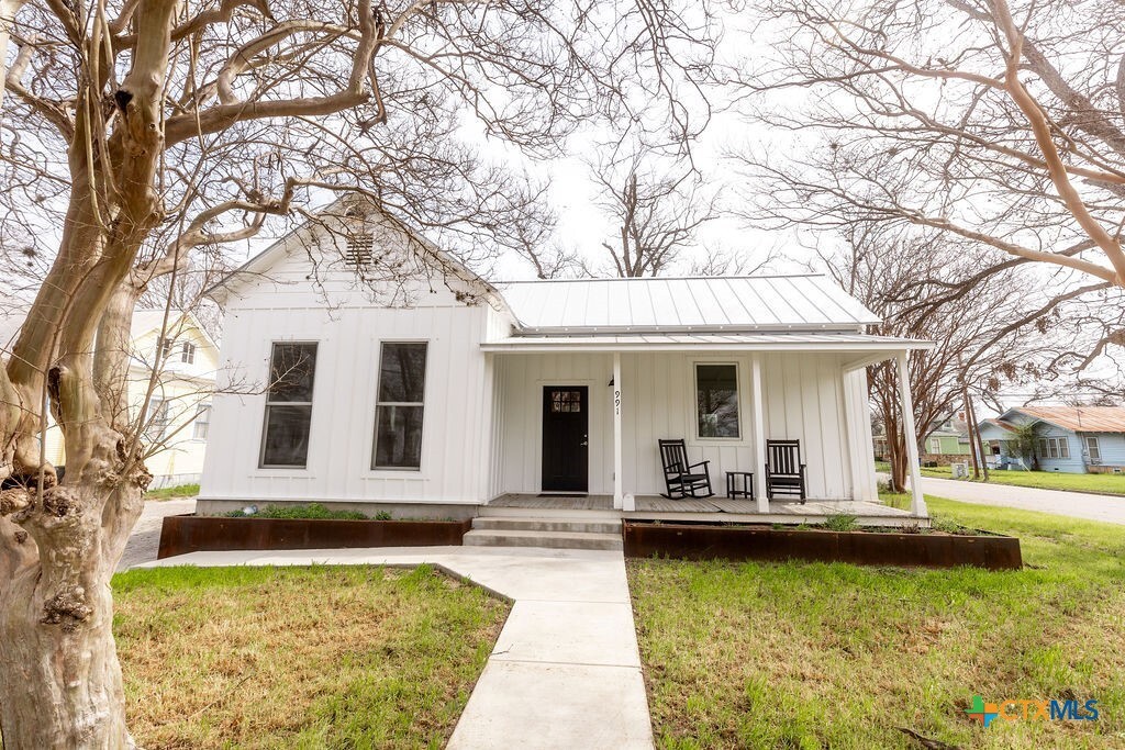 991 W Mill St in New Braunfels, TX - Building Photo