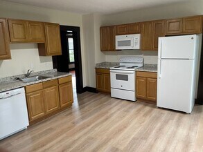 236-238-238 College St in Springfield, MA - Building Photo - Building Photo