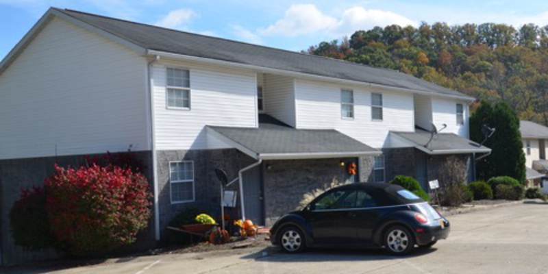 100 Boncarbo Ln in Hurricane, WV - Building Photo