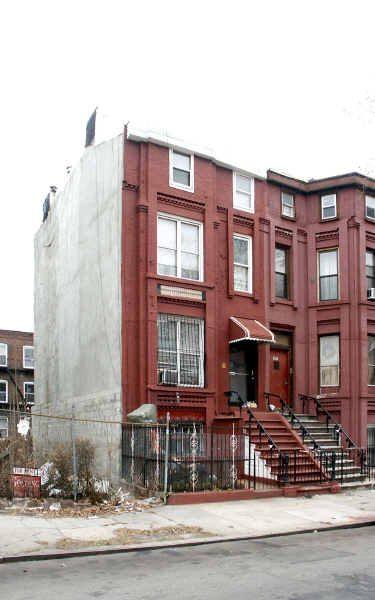 633 Hancock St