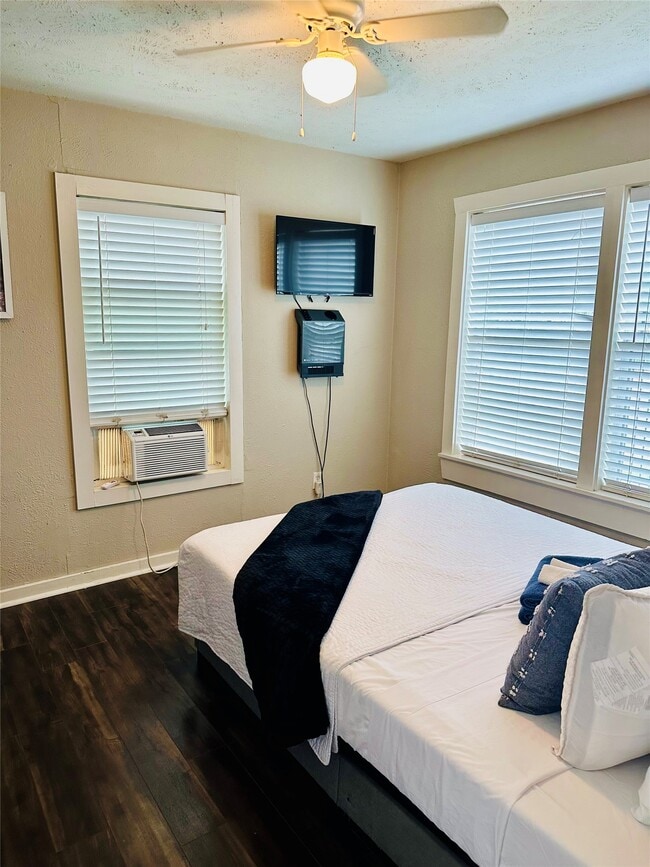 4210 Ennis St in Houston, TX - Building Photo - Building Photo