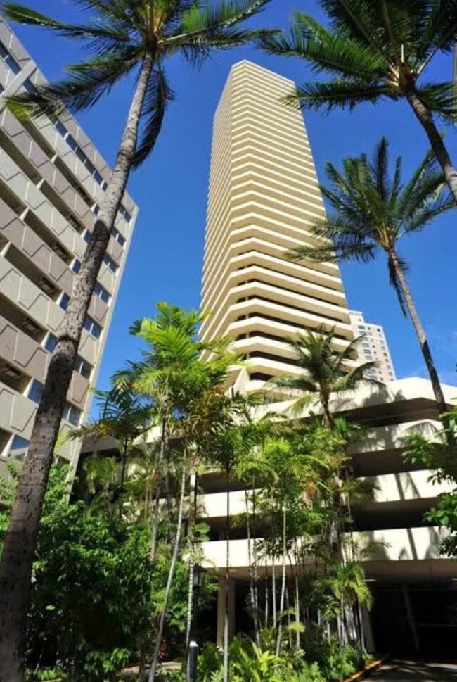 1700 Ala Moana Blvd, Unit #2201 Marina Tower in Honolulu, HI - Building Photo - Building Photo