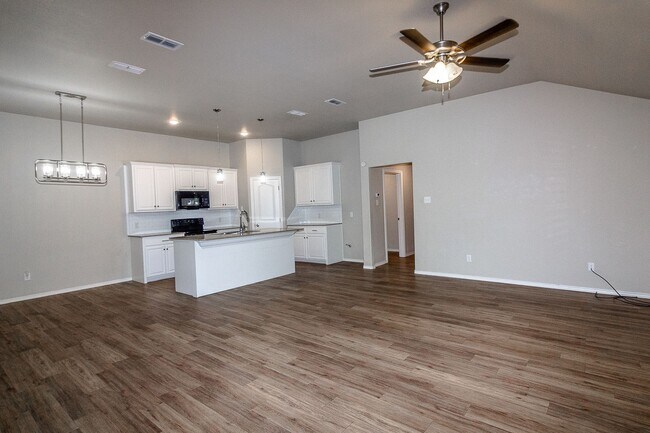6907 67th St in Lubbock, TX - Building Photo - Building Photo