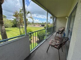 5557 Sea Forest Dr, Unit 118 in New Port Richey, FL - Building Photo