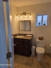 1128 E Rowlands Ln in Phoenix, AZ - Foto de edificio - Building Photo