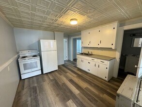 17 Sullivan St in Newport, NH - Foto de edificio - Building Photo