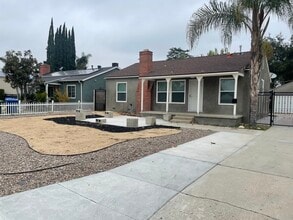 17221 Kittridge St in Van Nuys, CA - Building Photo - Building Photo