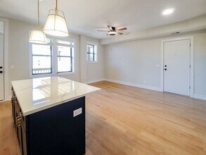 2020 W Montrose Ave, Unit 3A in Chicago, IL - Building Photo - Building Photo