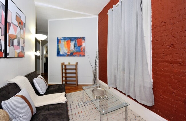 631 10th Ave in New York, NY - Building Photo - Building Photo