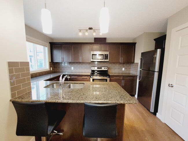 1784 Cunningham Way SW in Edmonton, AB - Building Photo - Building Photo