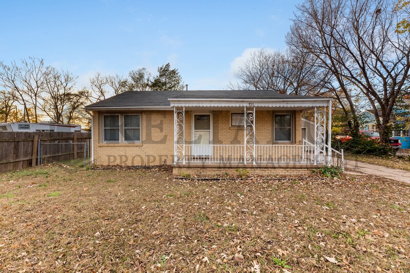 711 N Westridge Dr in Wichita, KS - Building Photo