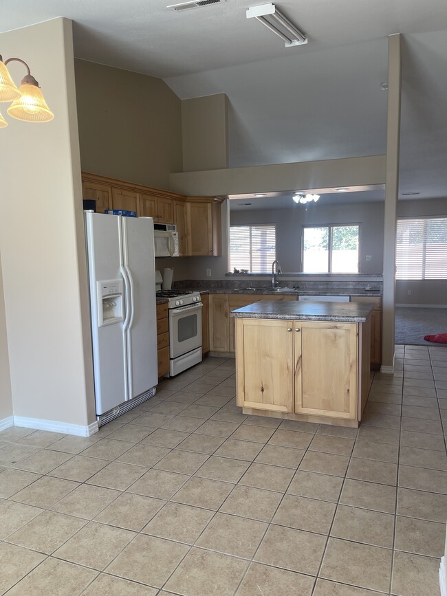 1630 E 2450 S St in Saint George, UT - Building Photo - Building Photo