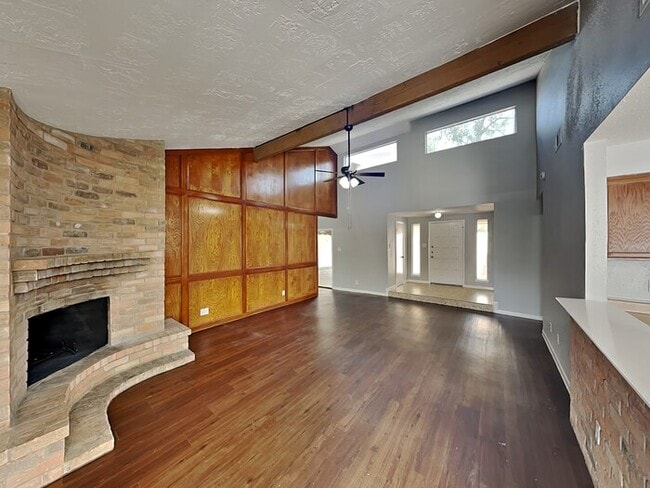 15727 Cascade Point Dr, Unit 11-302 in Houston, TX - Foto de edificio - Building Photo