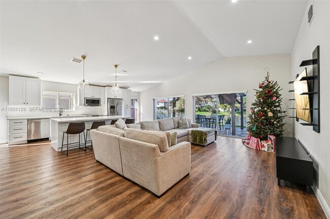 1356 NW 192nd Ave in Pembroke Pines, FL - Building Photo - Building Photo