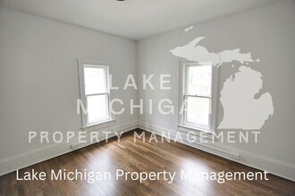 636 Livingston Ave NE in Grand Rapids, MI - Building Photo - Building Photo