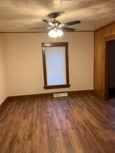 820 W Mullan Ave in Waterloo, IA - Building Photo - Building Photo