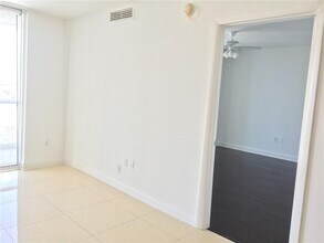 50 Biscayne Blvd, Unit 2511 in Miami, FL - Building Photo - Building Photo