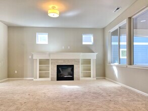 2230 Hidden Creek Ct in Bremerton, WA - Building Photo - Building Photo