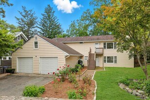 14 Myrtle St in White Plains, NY - Building Photo