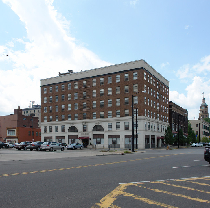 Warner House in Warren, OH - Foto de edificio