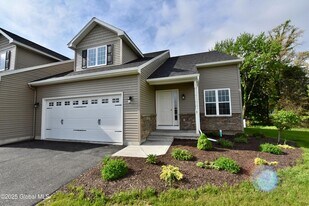 3 Chip Shot Wy in Mechanicville, NY - Building Photo