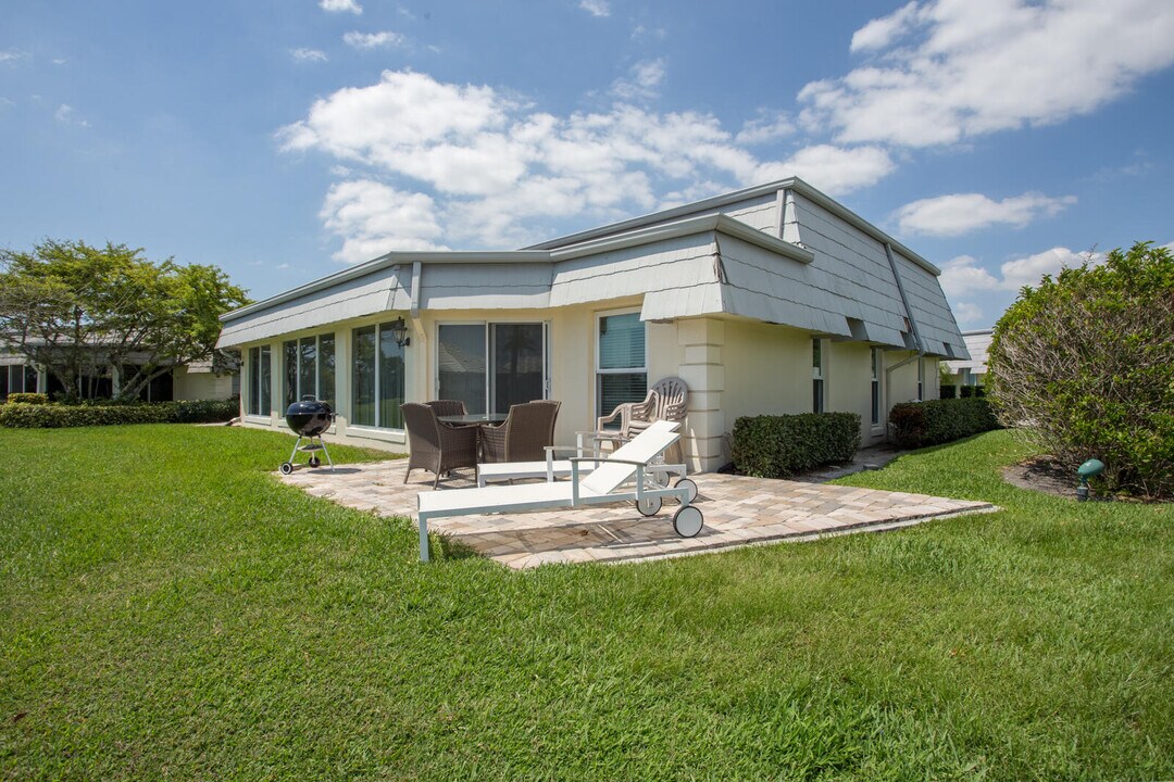 390 French Royale Cir in Atlantis, FL - Building Photo