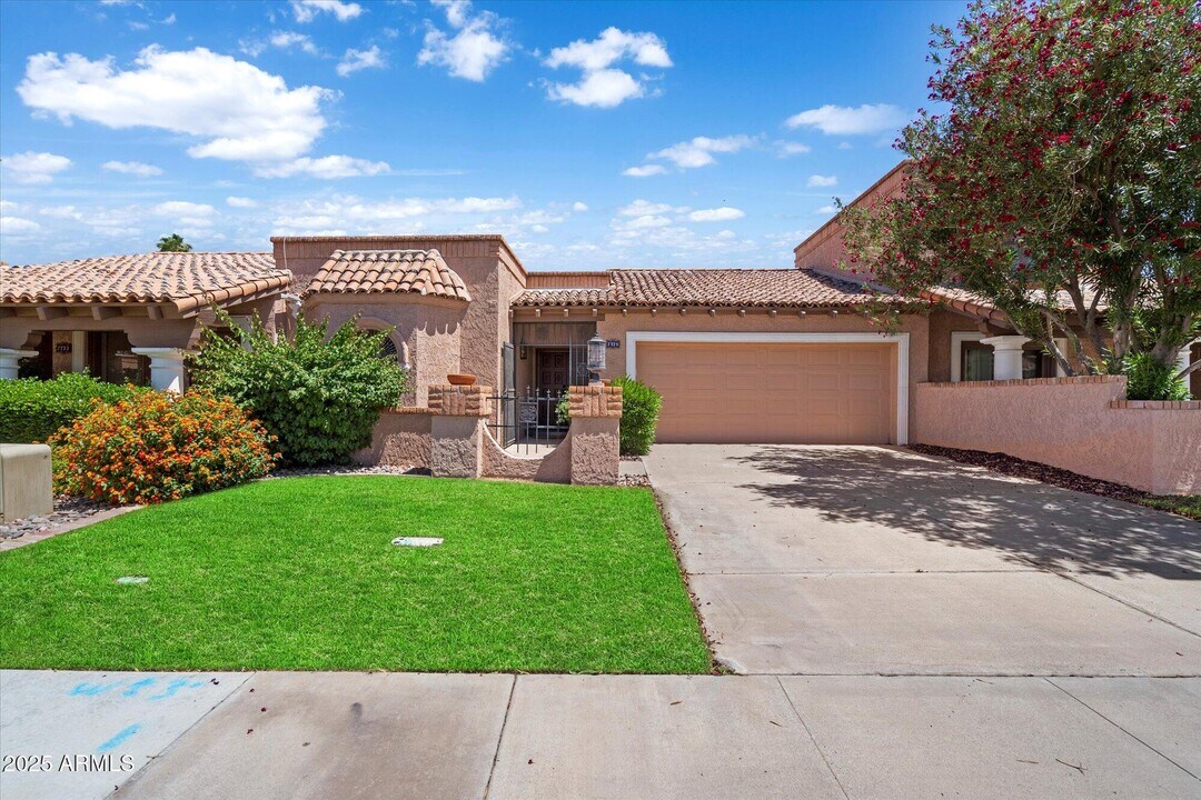 7729 N Vía De Fonda in Scottsdale, AZ - Building Photo