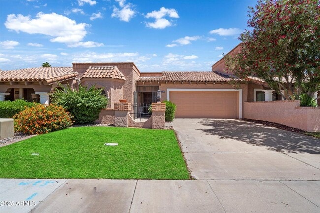 property at 7729 N Vía De Fonda