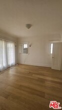 1034 N Kenmore Ave in Los Angeles, CA - Building Photo - Building Photo