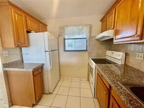 2322 S Cypress Bend Dr in Pompano Beach, FL - Building Photo - Building Photo
