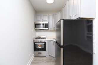 510 W Belmont Ave, Unit D4 in Chicago, IL - Building Photo - Building Photo