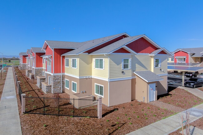 River Oaks Family Apartments in Plumas Lake, CA - Building Photo - Building Photo