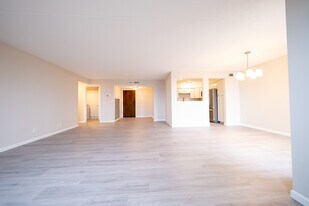 7200 York Ave S in Edina, MN - Building Photo