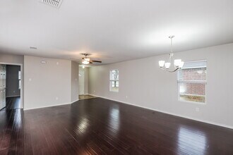 8123 Stowe Springs Ln in Arlington, TX - Building Photo - Building Photo