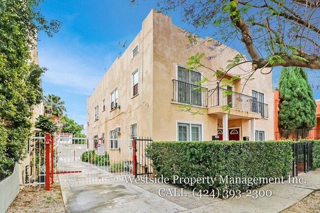property at 1437 N Las Palmas Ave