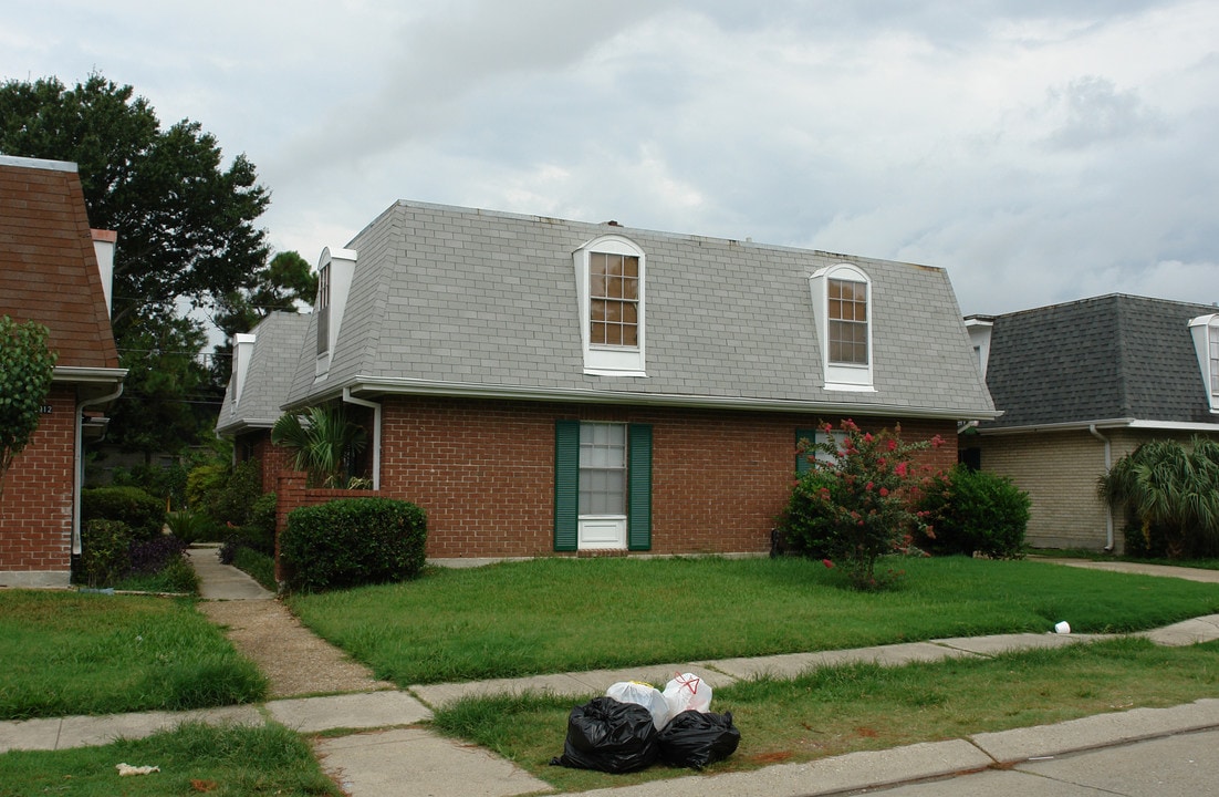 2910 Houma Blvd in Metairie, LA - Foto de edificio