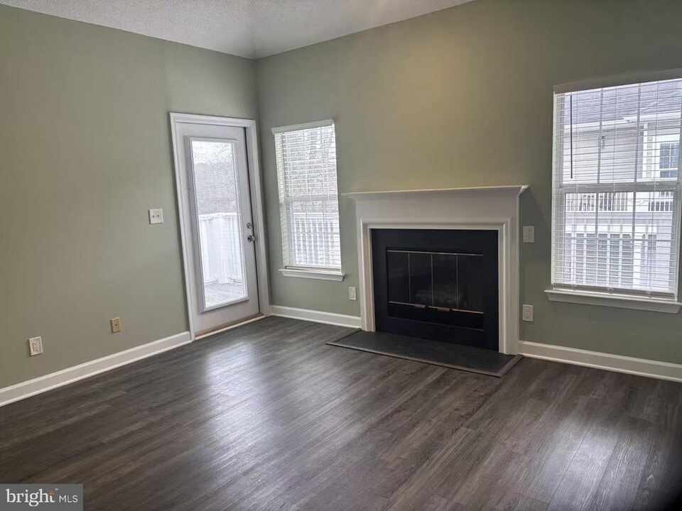 1716 Lake Shore Crest Dr in Reston, VA - Building Photo