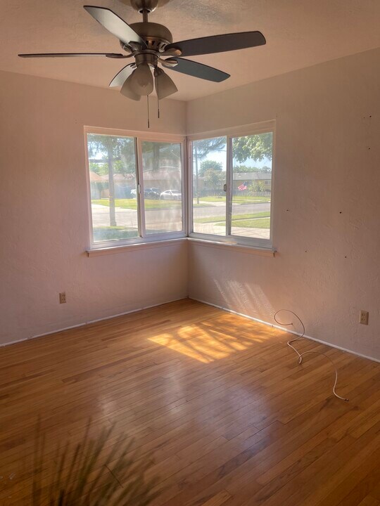1234 Arizona Ave in Los Banos, CA - Building Photo