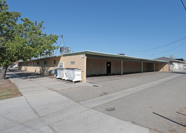 981 Pollasky Ave in Clovis, CA - Building Photo - Building Photo