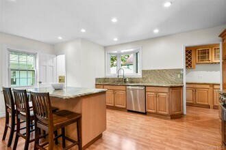 506 Siwanoy Pl in Pelham Manor, NY - Building Photo - Building Photo