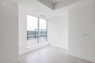 5 Lakeview Ave in Toronto, ON - Building Photo - Building Photo