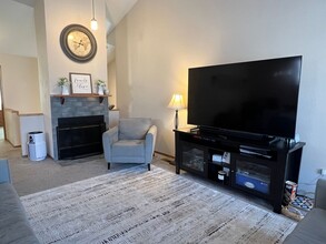 9307 Tanadak Cir in Anchorage, AK - Building Photo - Building Photo
