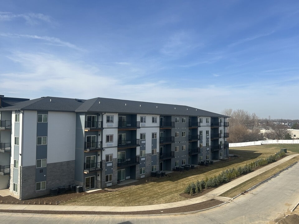 The Jade on Tremont in Davenport, IA - Foto de edificio