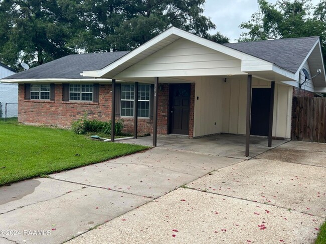 104 Sorority Dr, Unit 202O in Lafayette, LA - Building Photo - Building Photo