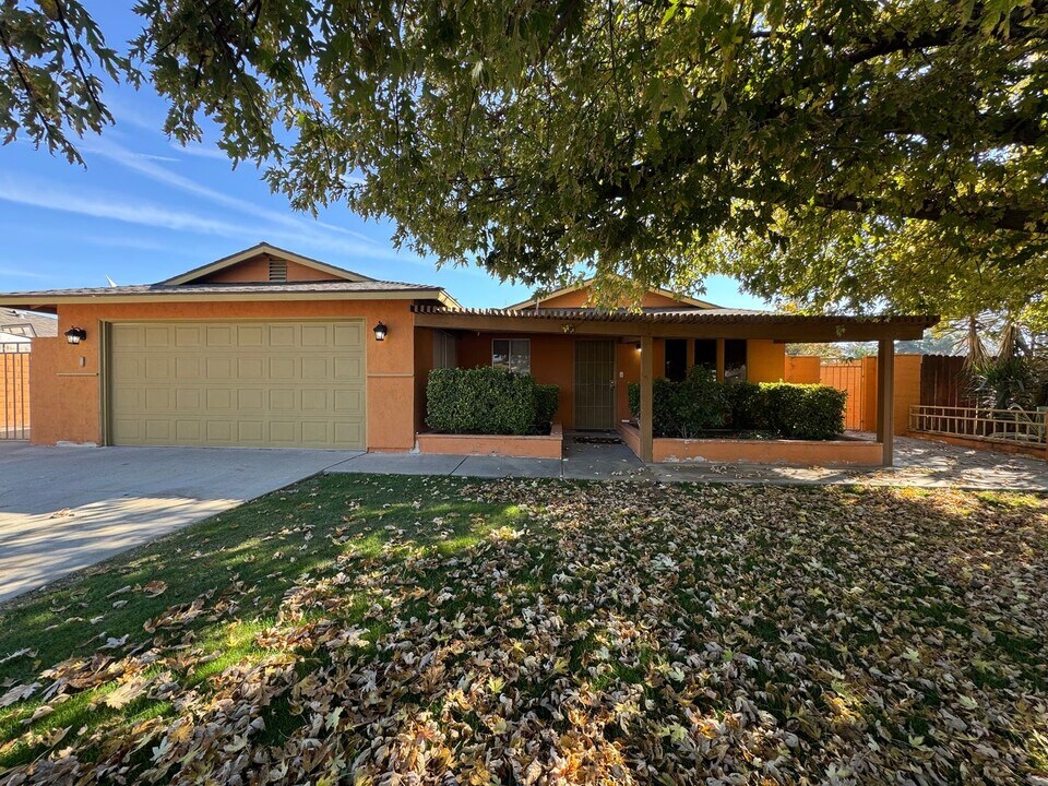 3624 Cardamon Dr in Bakersfield, CA - Building Photo