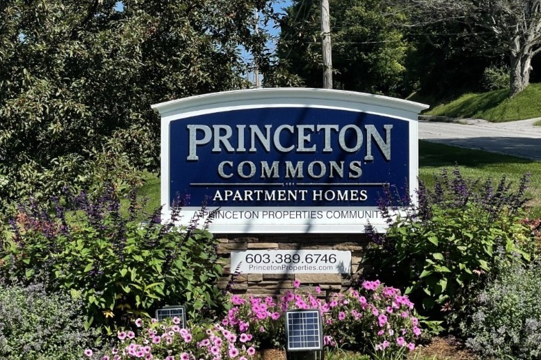 Princeton Commons in Claremont, NH - Foto de edificio