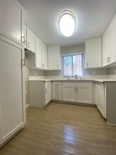 14228 Dickens St in Sherman Oaks, CA - Foto de edificio - Interior Photo
